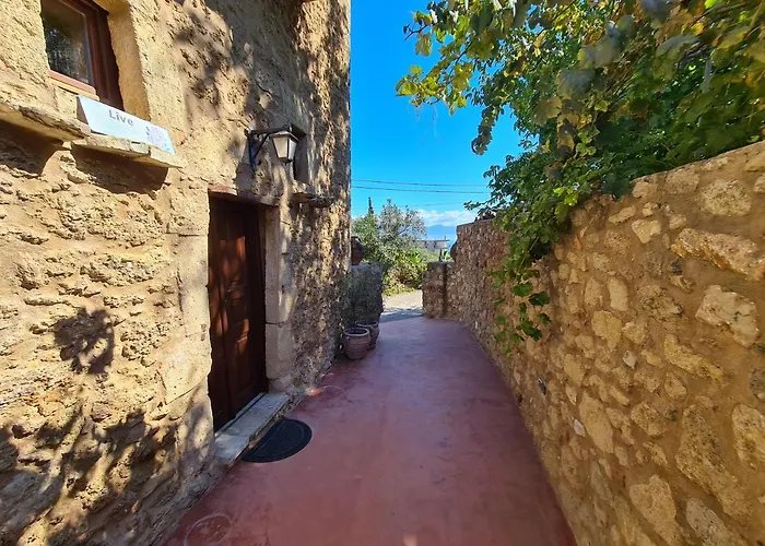 Pyrgos 1869 With Private Pool Gythio