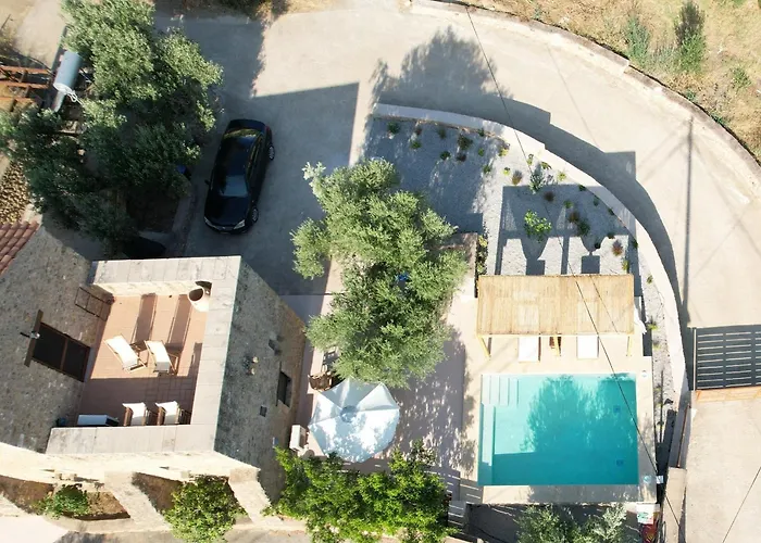 Pyrgos 1869 With Private Pool Сasa de vacaciones Githio