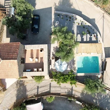 Pyrgos 1869 With Private Pool Semesterbostad Gytheio