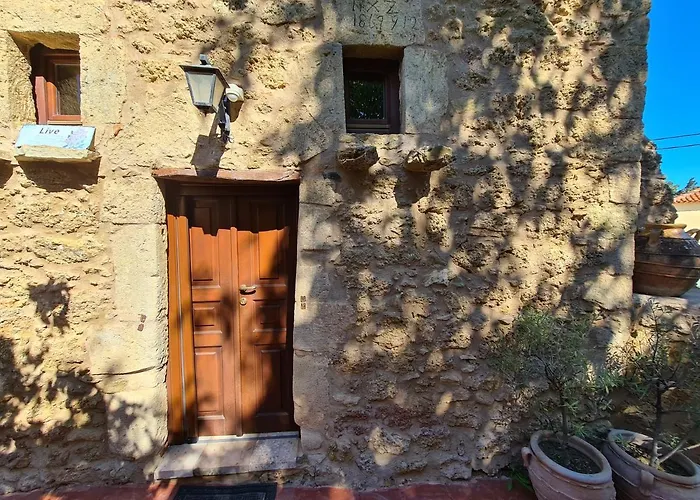 Pyrgos 1869 With Private Pool Vakantiehuis Gythio